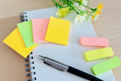 ノートと付箋とメモとペン