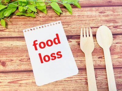 フードロスの文字とスプーントフォーク