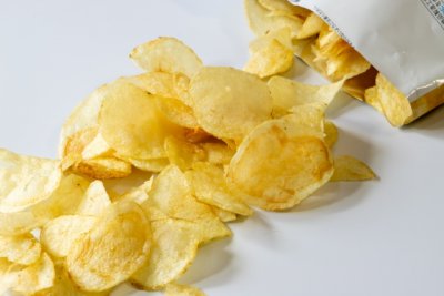 ポテトチップスが広げられている