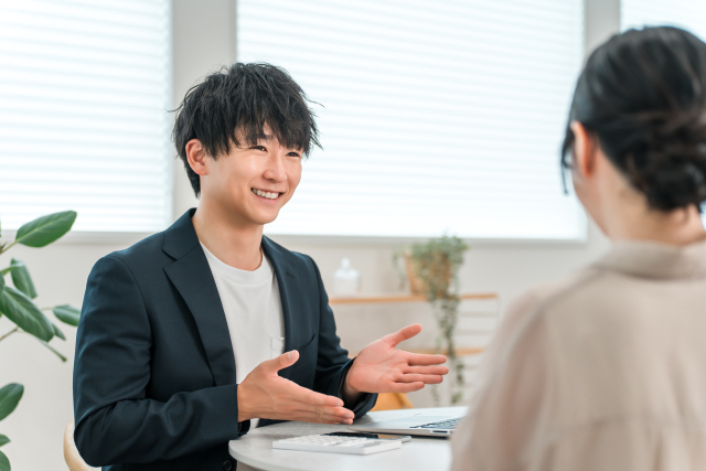 相談･商談する男性